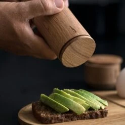 Crush Me Salt And Pepper Mill, Oiled Oak -Keukengerei Promotiewinkel by wirth crush me salt and pepper mill oiled oak 6
