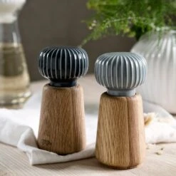 Kähler Hammershøi Spice Mill Small, Indigov -Keukengerei Promotiewinkel kahler hammershi grinder h145 dark green 8 1