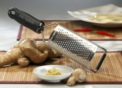 Microplane Gourmet Grater, Coarse -Keukengerei Promotiewinkel microplane gourmet grater coarse 4