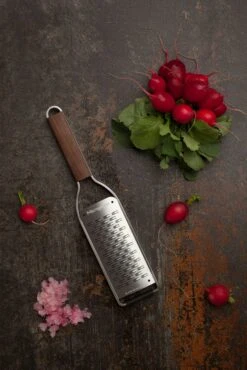 Microplane Master Grater, Medium -Keukengerei Promotiewinkel microplane master grater medium 6