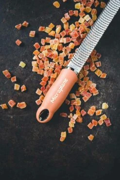 Microplane Premium Classic Zesteur, Cinnamon -Keukengerei Promotiewinkel microplane premium classic series zesteur 5