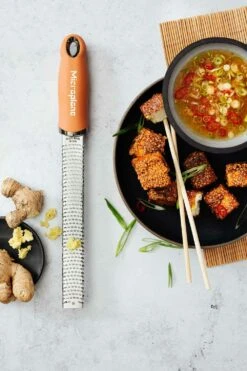 Microplane Premium Classic Zesteur, Cinnamon -Keukengerei Promotiewinkel microplane premium classic series zesteur 7