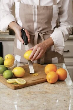 Microplane Premium Classic Zesteur, Wit 8 Microplane Premium Classic Zesteur, Wit -Keukengerei Promotiewinkel microplane premium classic zesteur 32